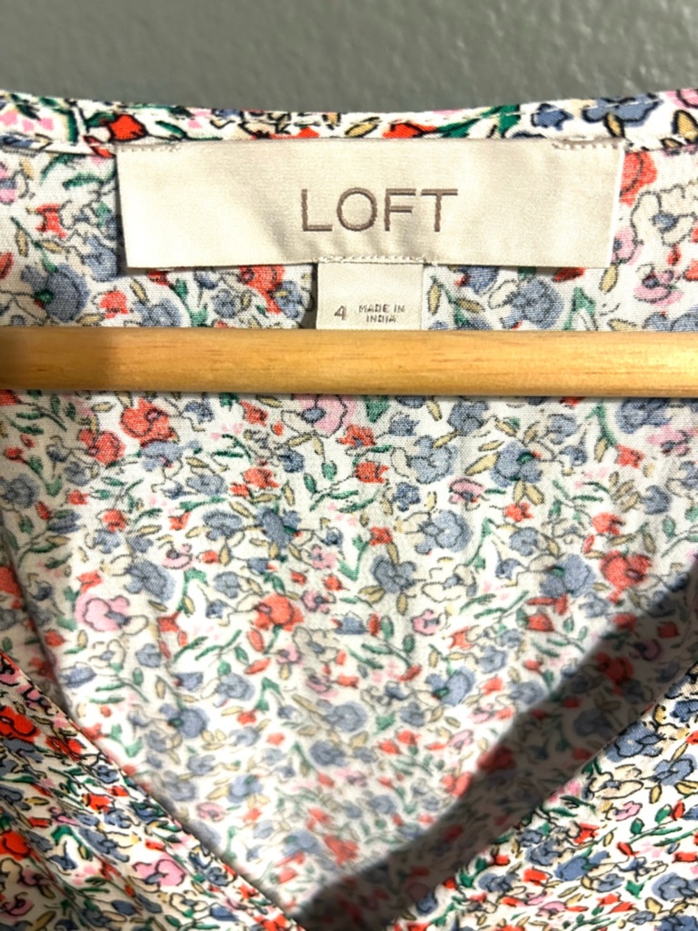 LOFT Multi Color Micro Floral V-Neck Flutter Dress 4 - Picture 4 of 4